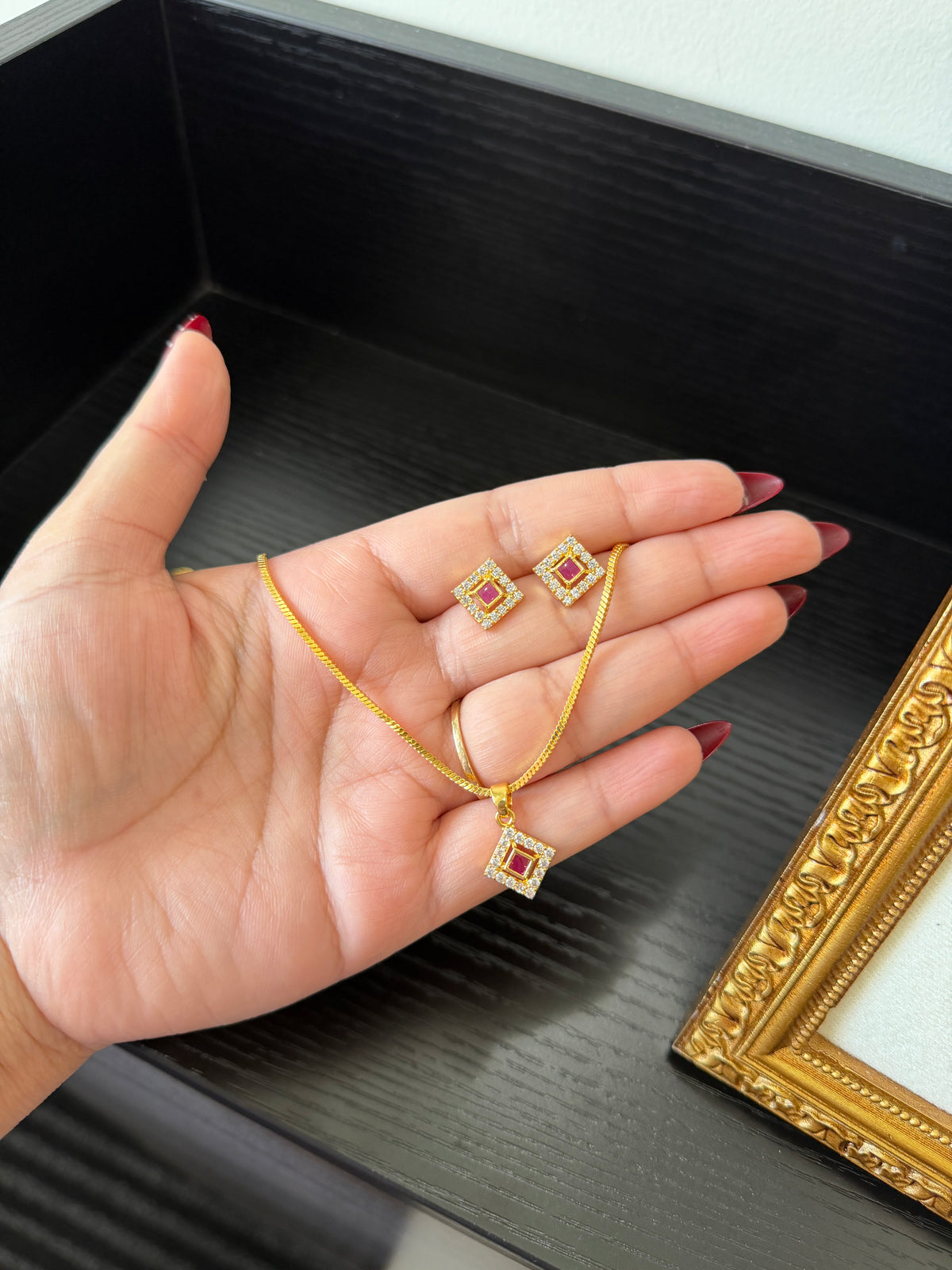 Taran Gold Plated Pendant Set (Square)