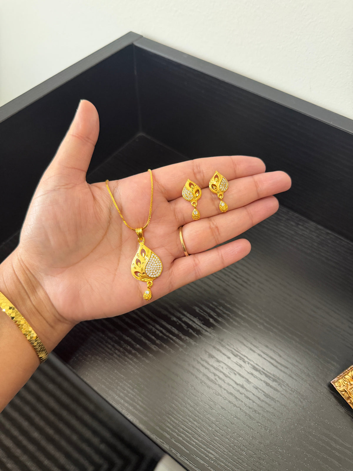 Sami Real Look Pendant Set