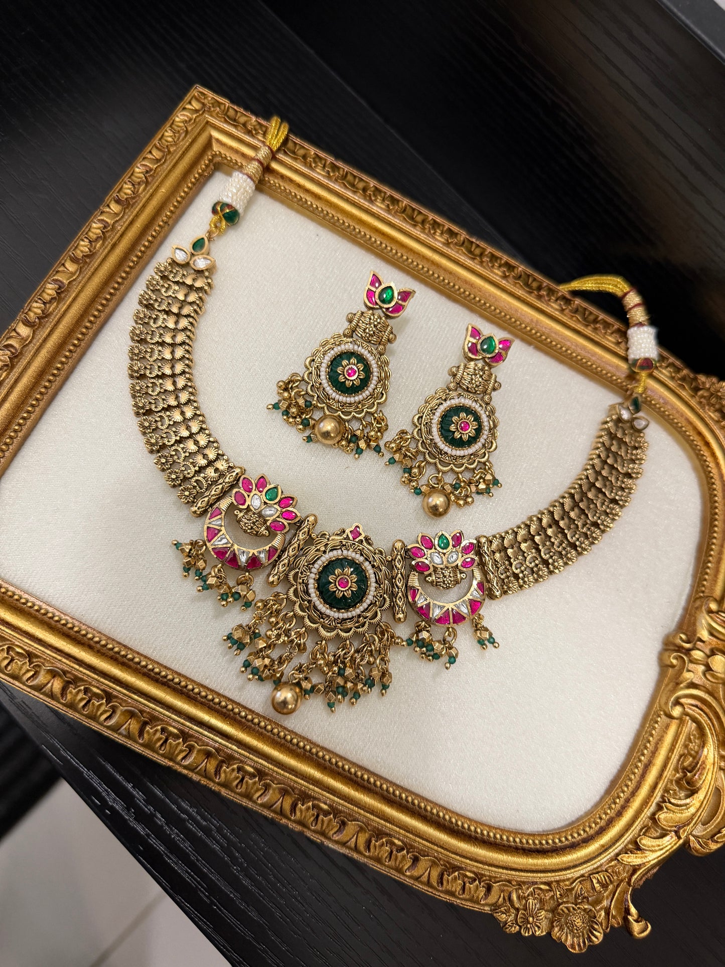 Sifat Thakkar Kundan Set