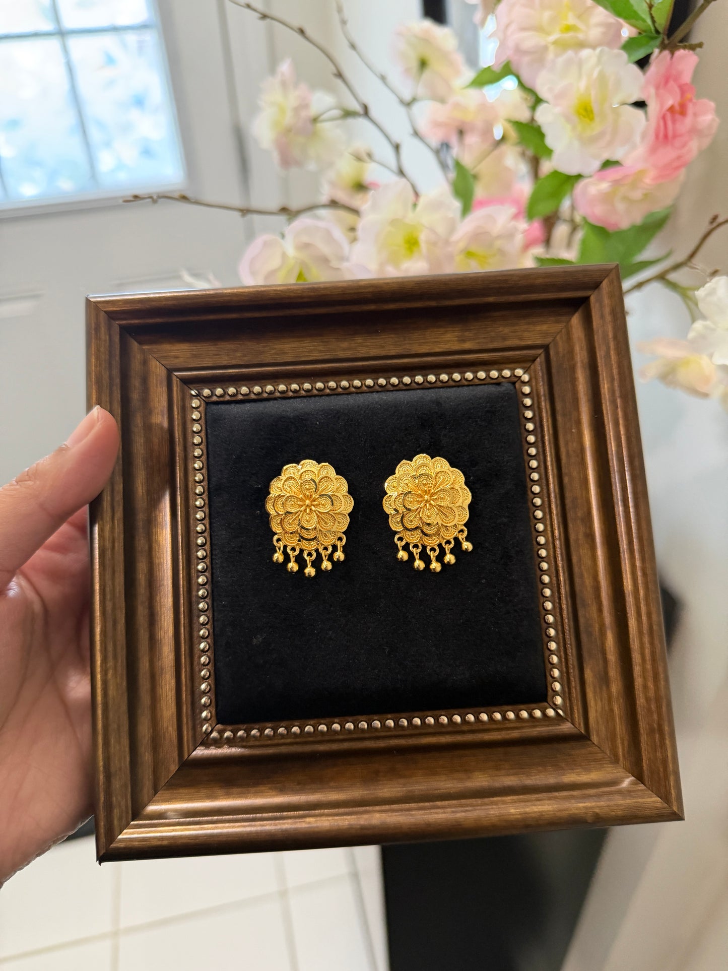 Jasnoor Gold Look Studs