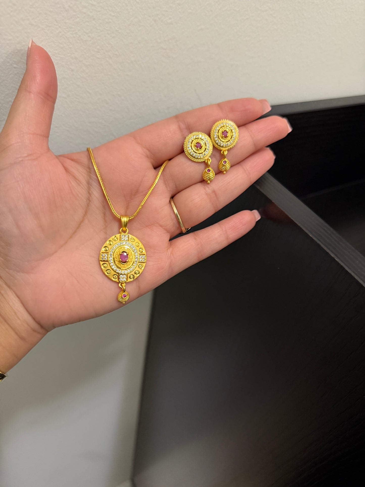 Nita Gold Plated Pendant Set