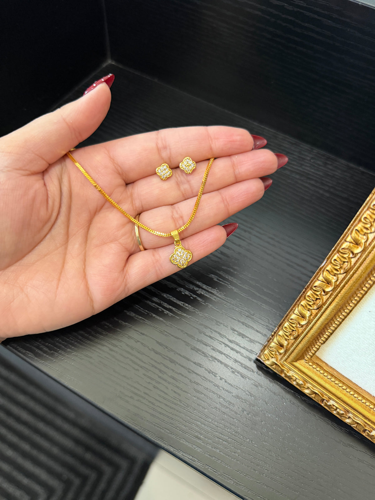 Kirat Gold Plated Pendant Set (Clover)