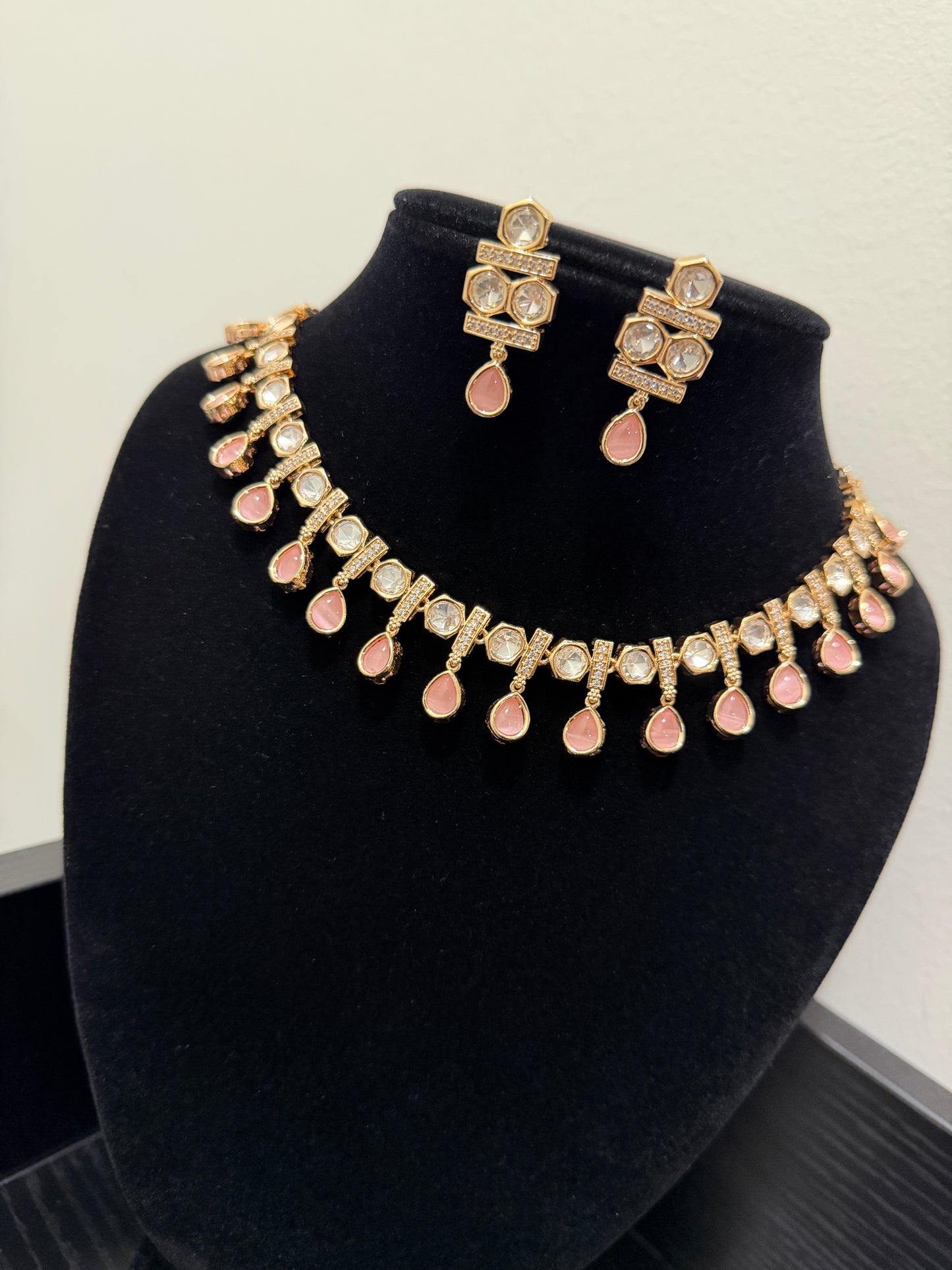 Huma Tyaani Kundan Set (Pink)