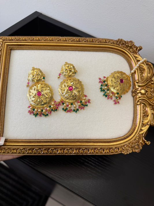 Manreet Traditional Earrings Tikka Set (Multi)