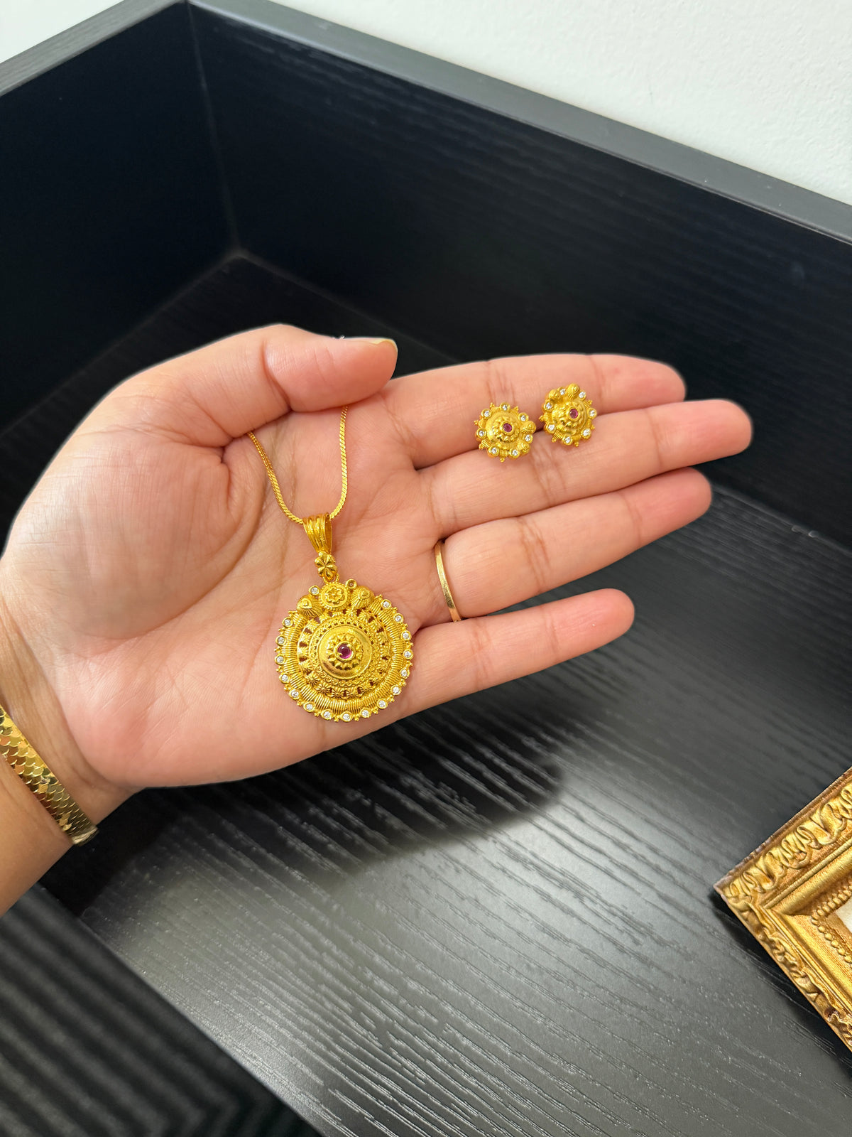 Kirat Gold Plated Pendant Set