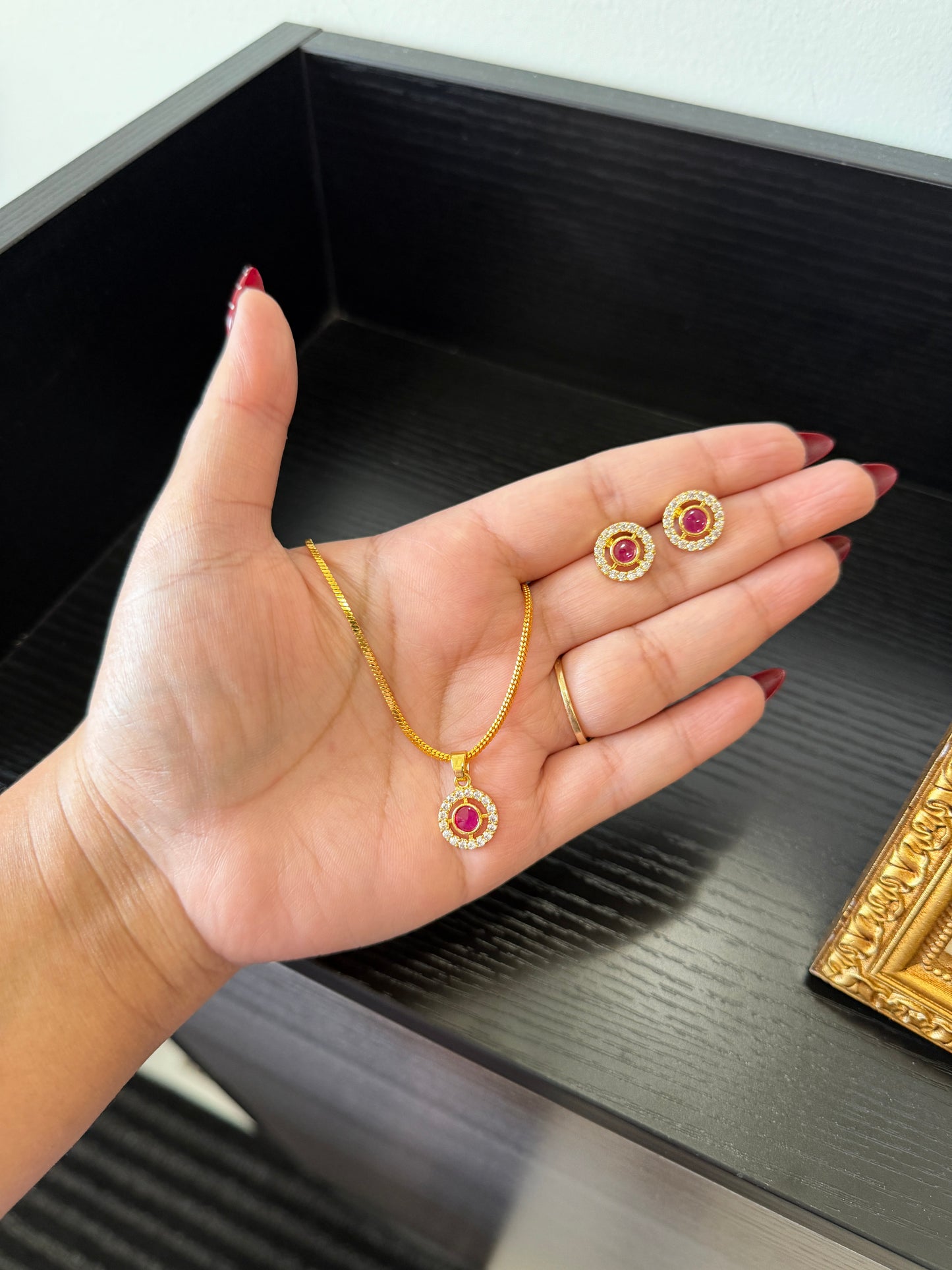 Taran Gold Plated Pendant Set (Circle)
