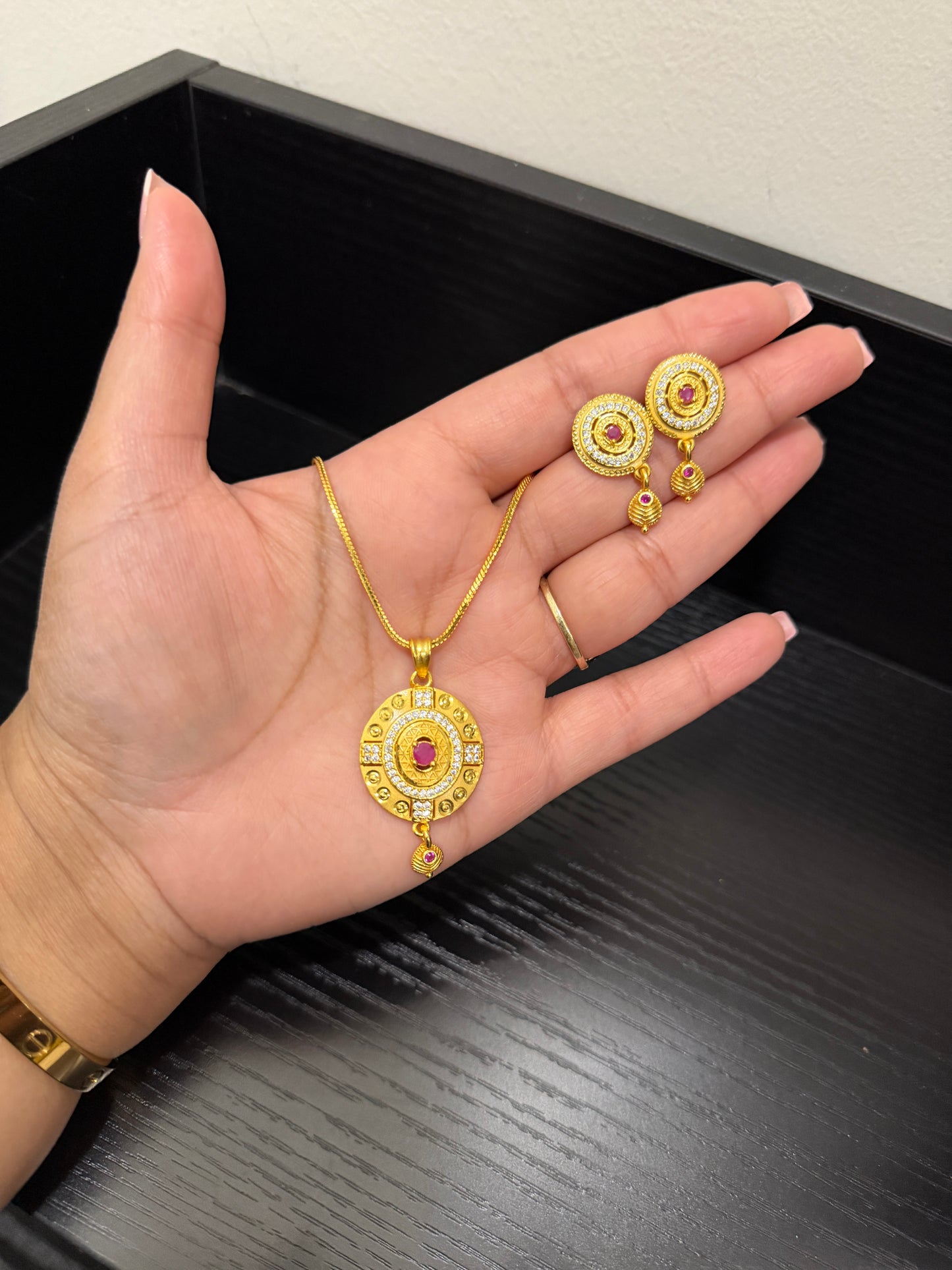 Nita Gold Plated Pendant Set