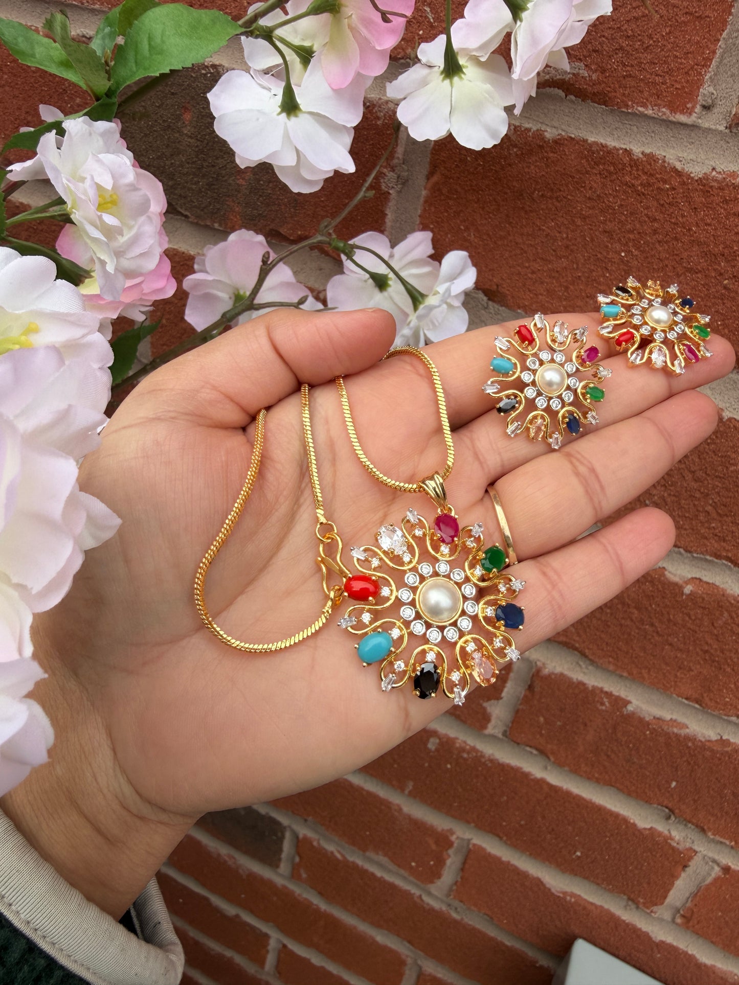 Nav Gold Plated Pendant Set