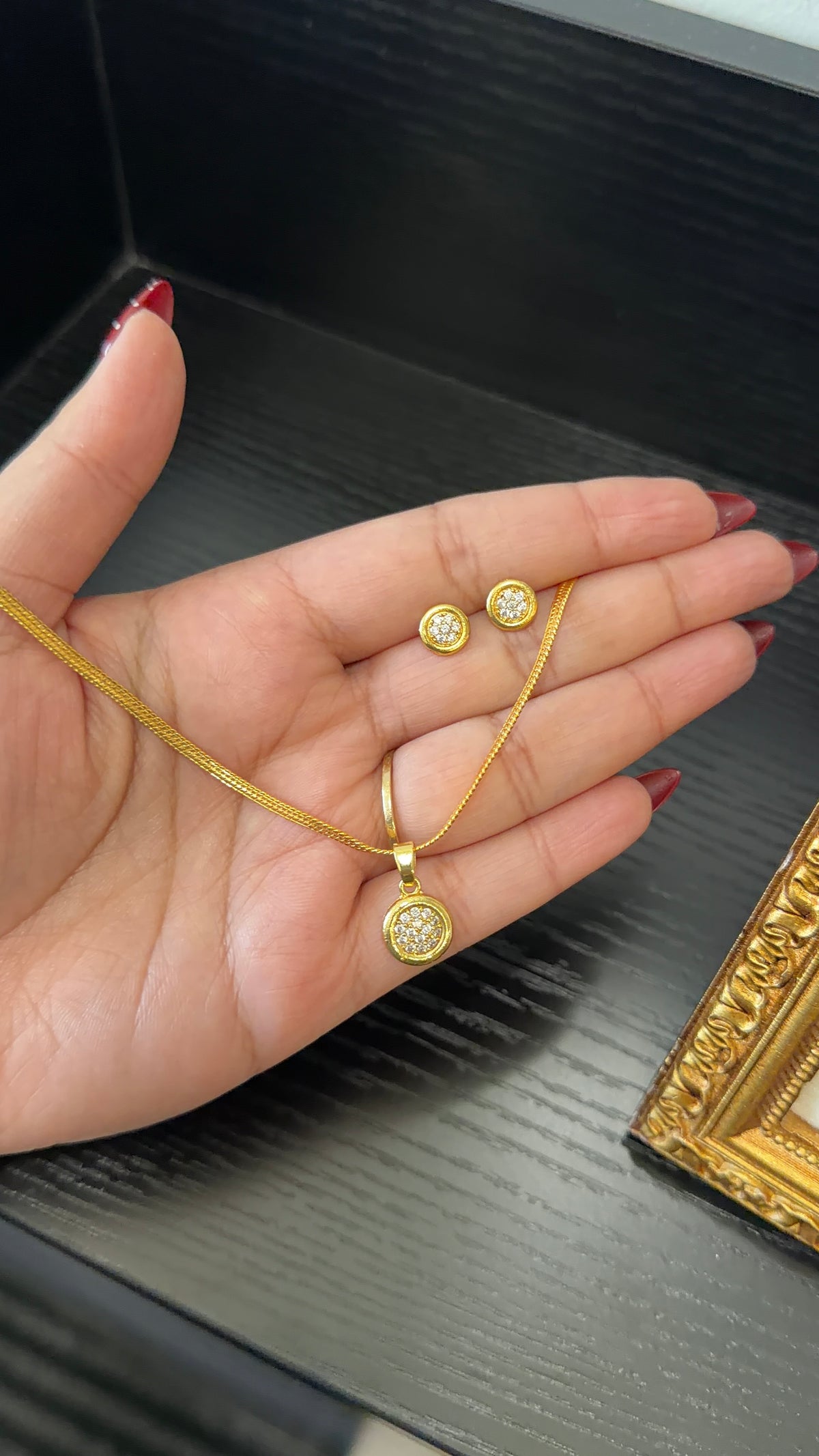 Kirat Gold Plated Pendant Set (Circle)
