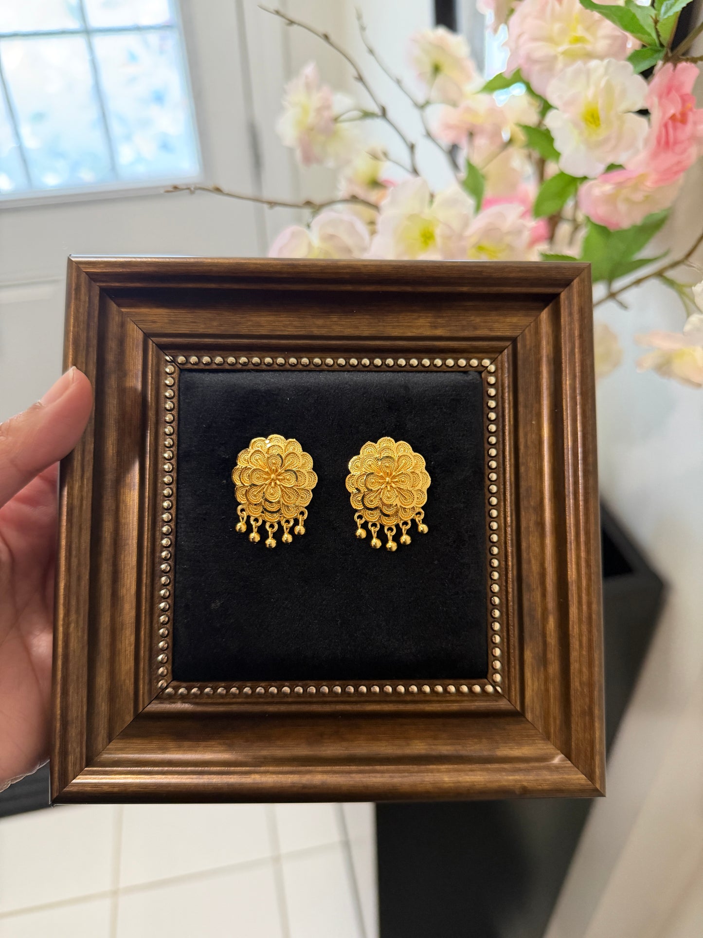 Jasnoor Gold Look Studs