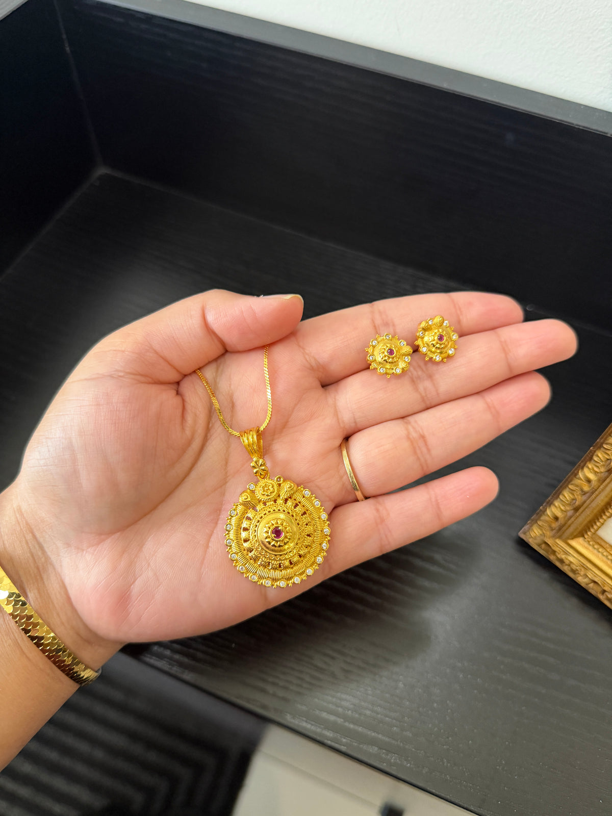 Kirat Gold Plated Pendant Set