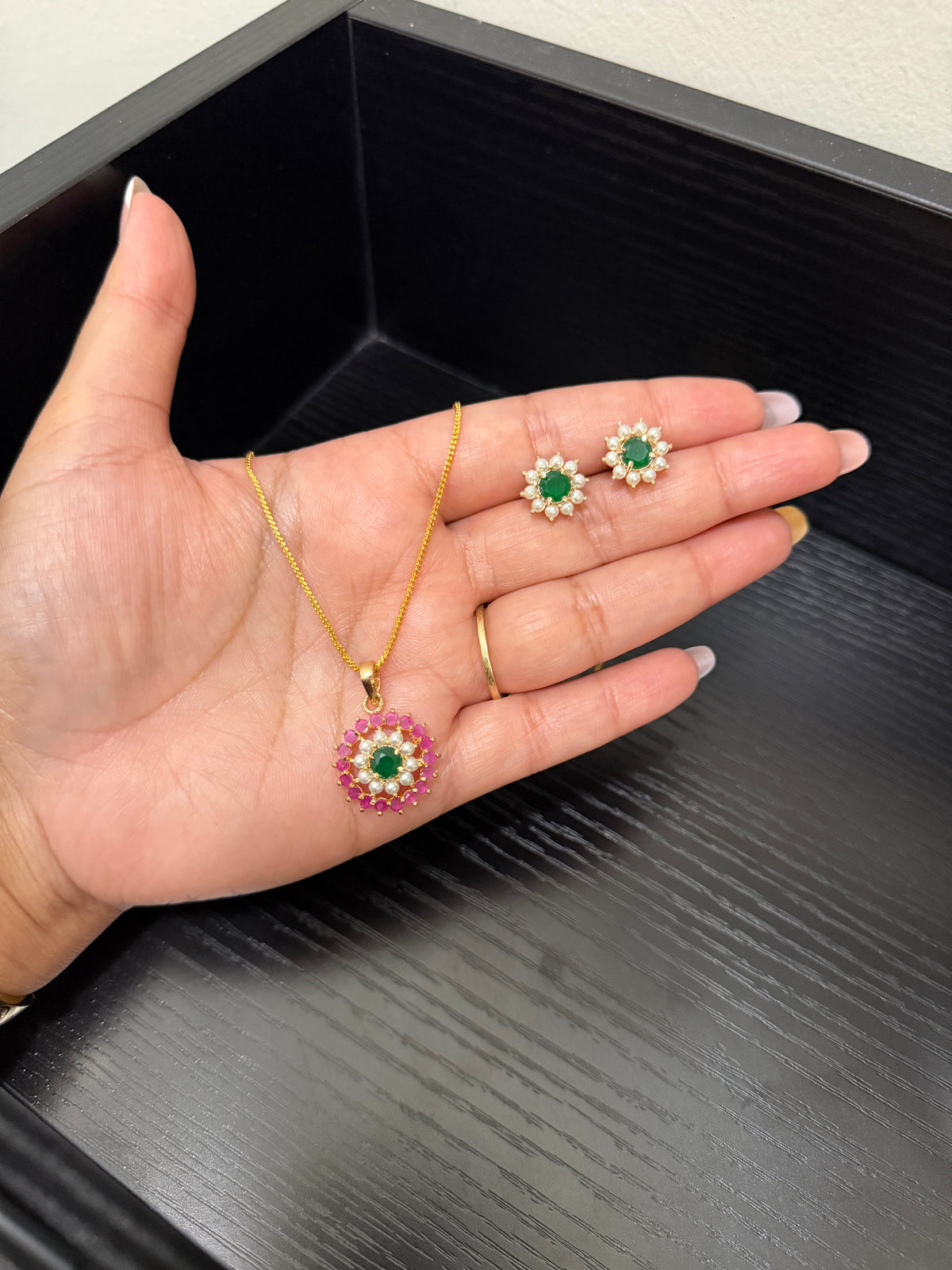 Taranpreet Pendant Set (Green)