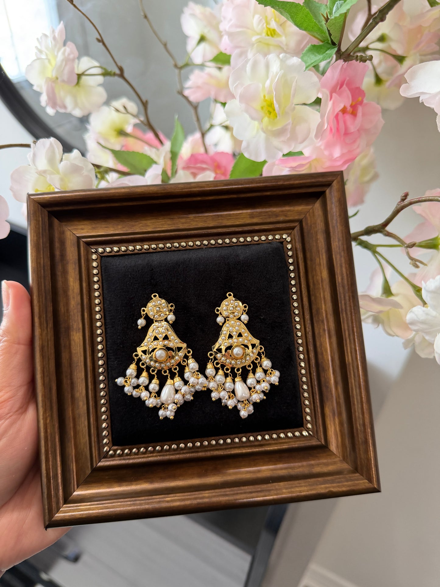 Simranjit One Gram Gold Plated Jadau Earrings (Gold)