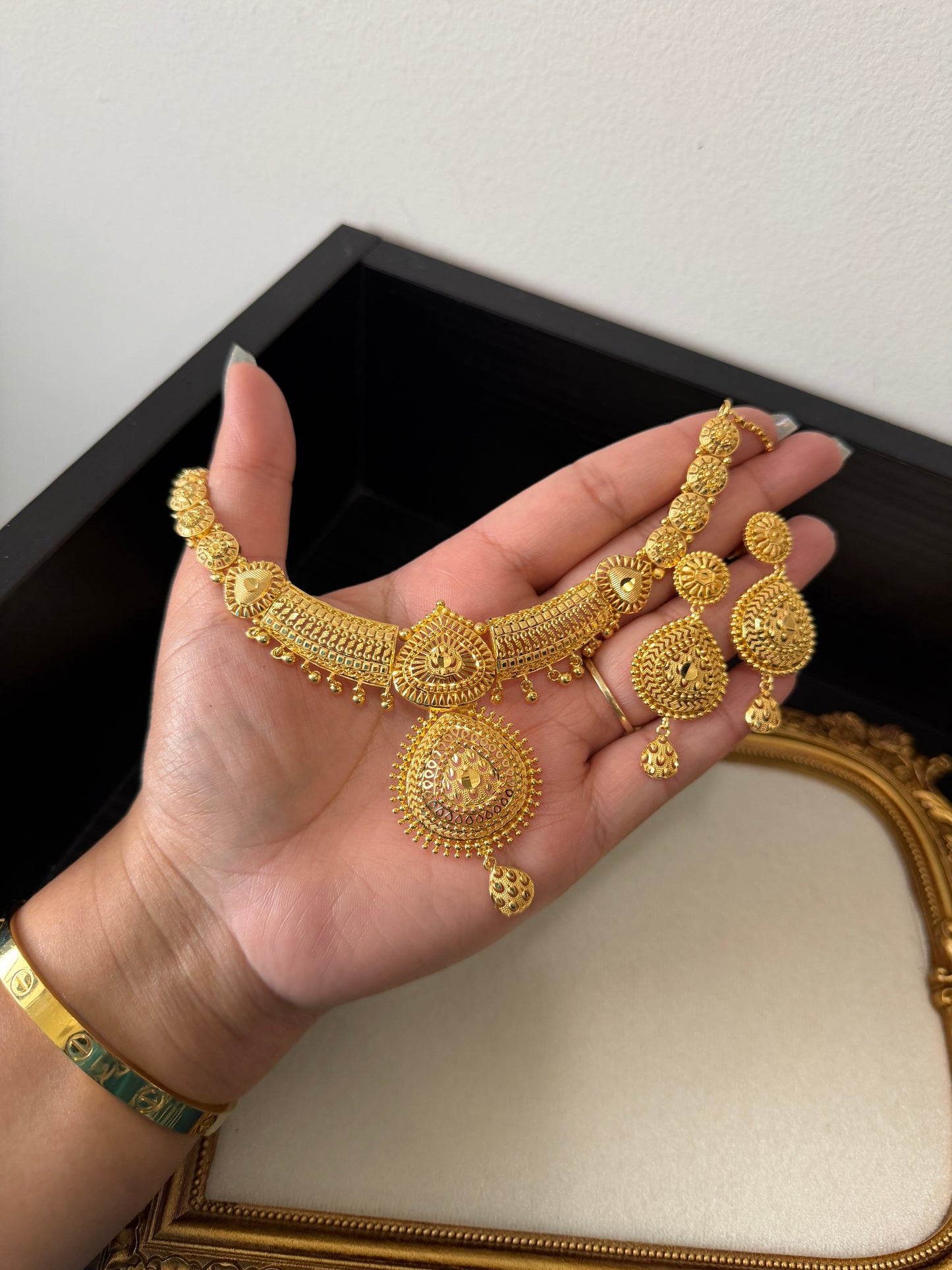 Arohi Premium Forming Gold Set