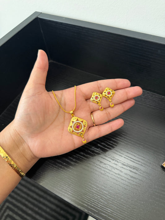 Jagneet Gold Plated Pendant Set