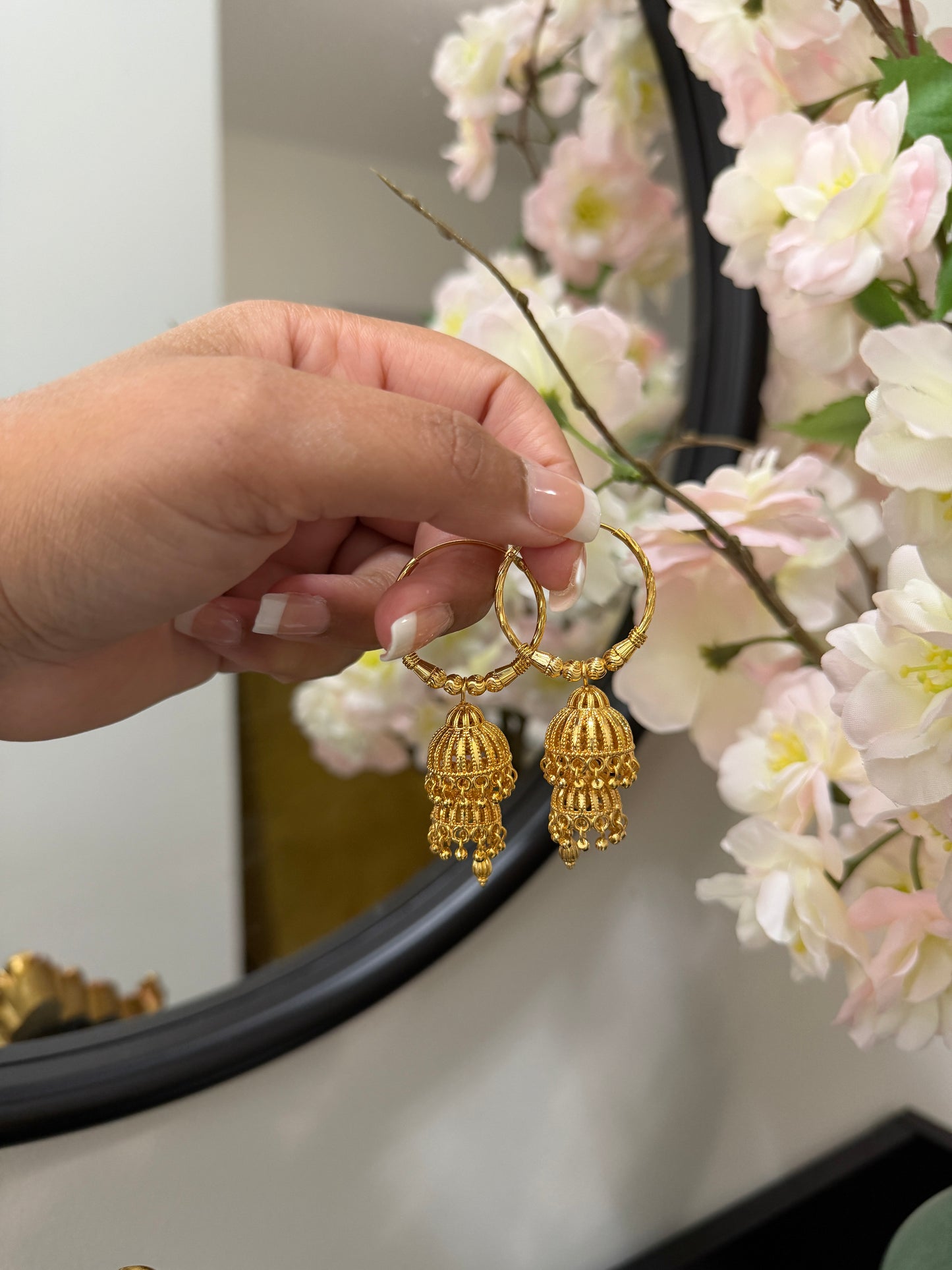 Avneet Gold Look Earrings