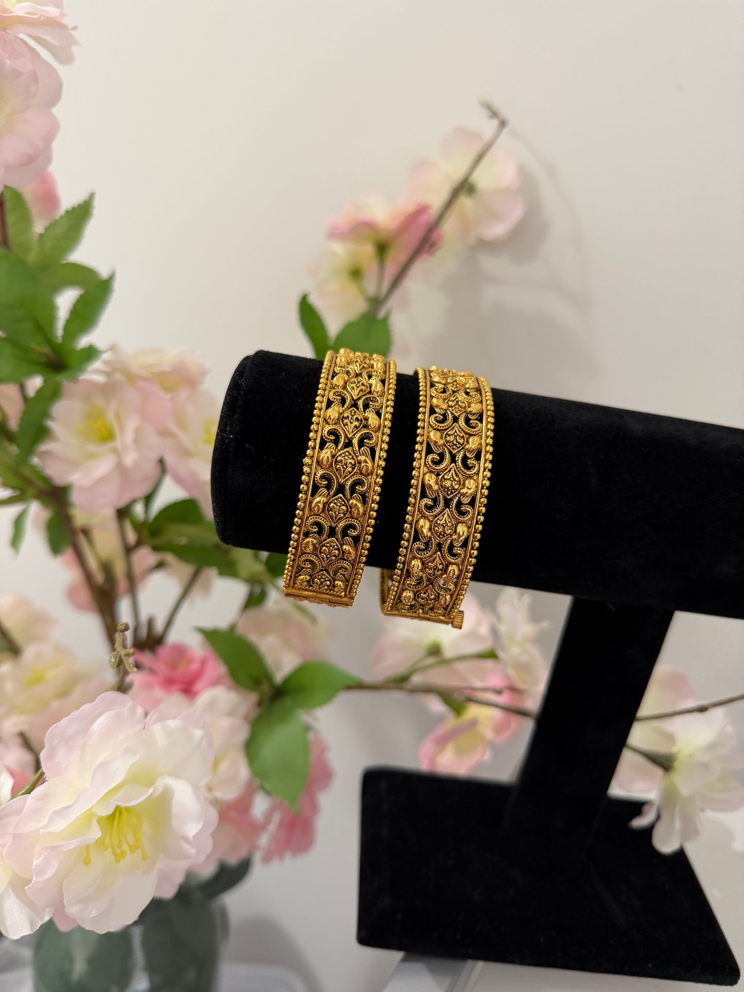 Mahi Micro Gold Plated Screw-On Kangan