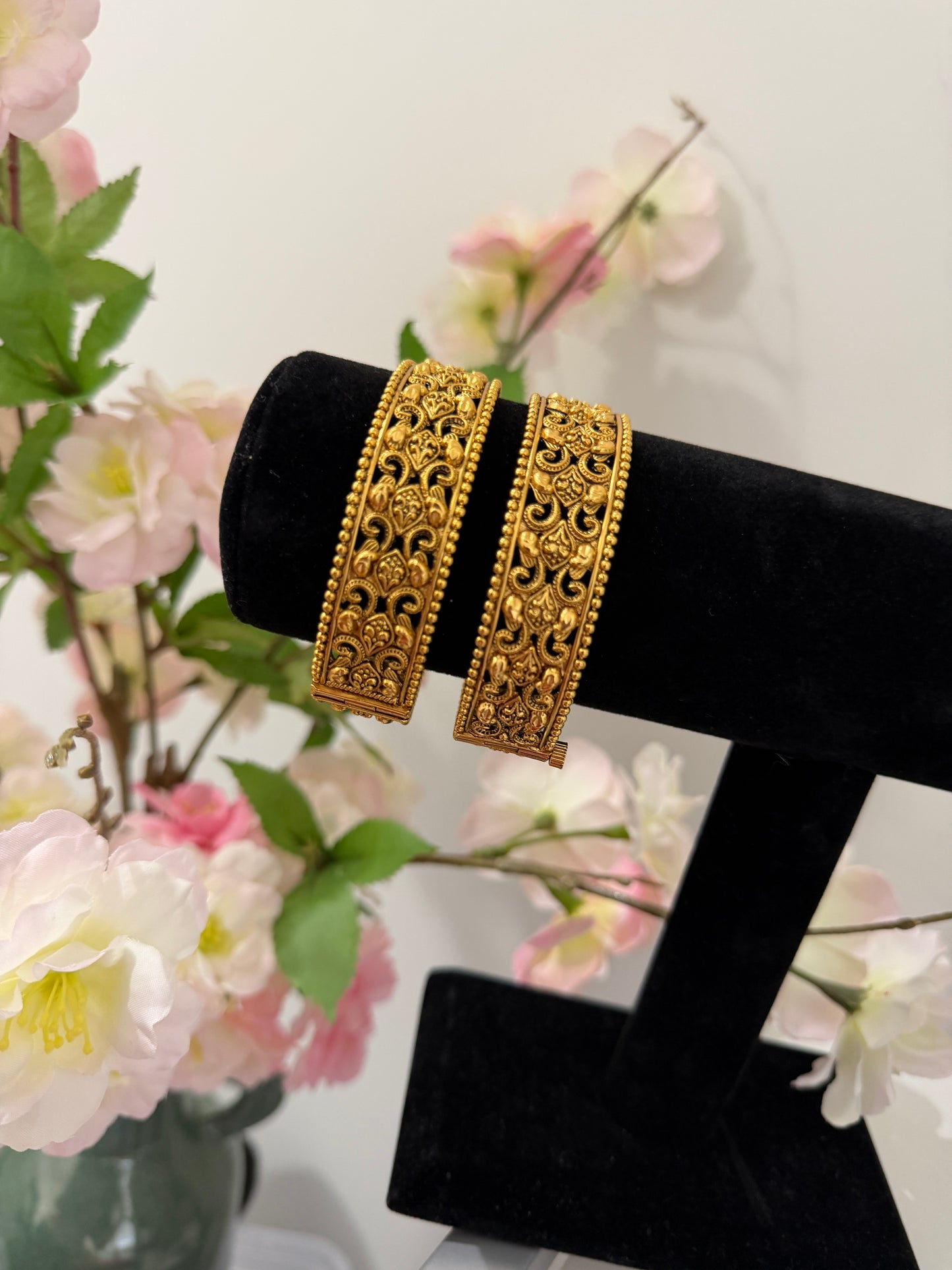 Mahi Micro Gold Plated Screw-On Kangan