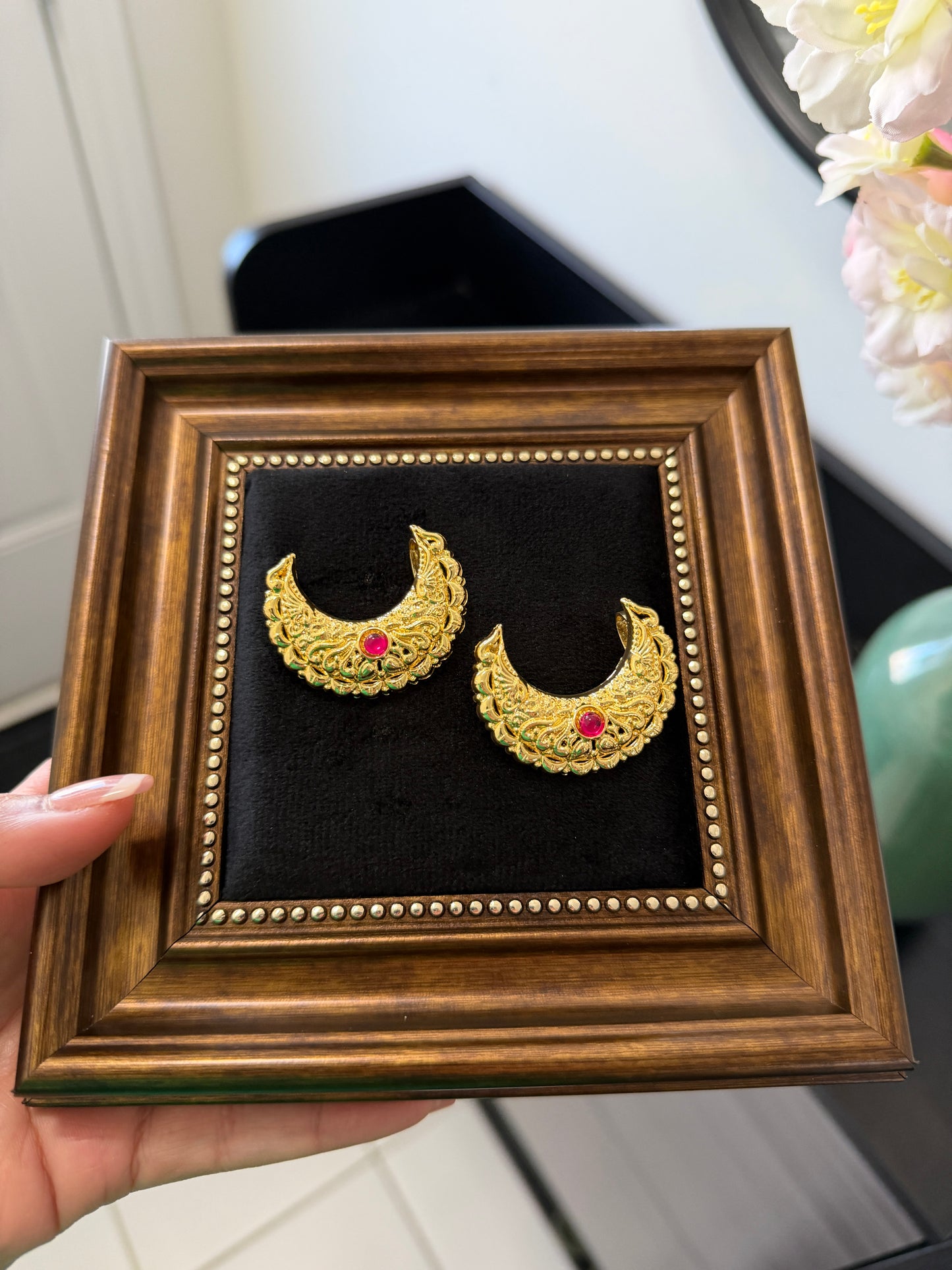 Akira Real Look Moon Hair Clips (Pair)