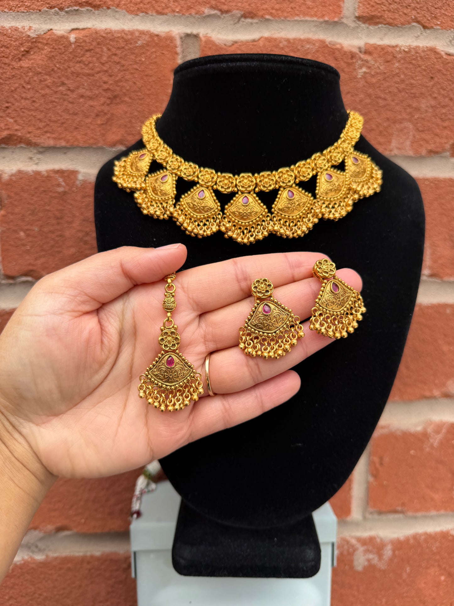 Dilnoor Necklace Set