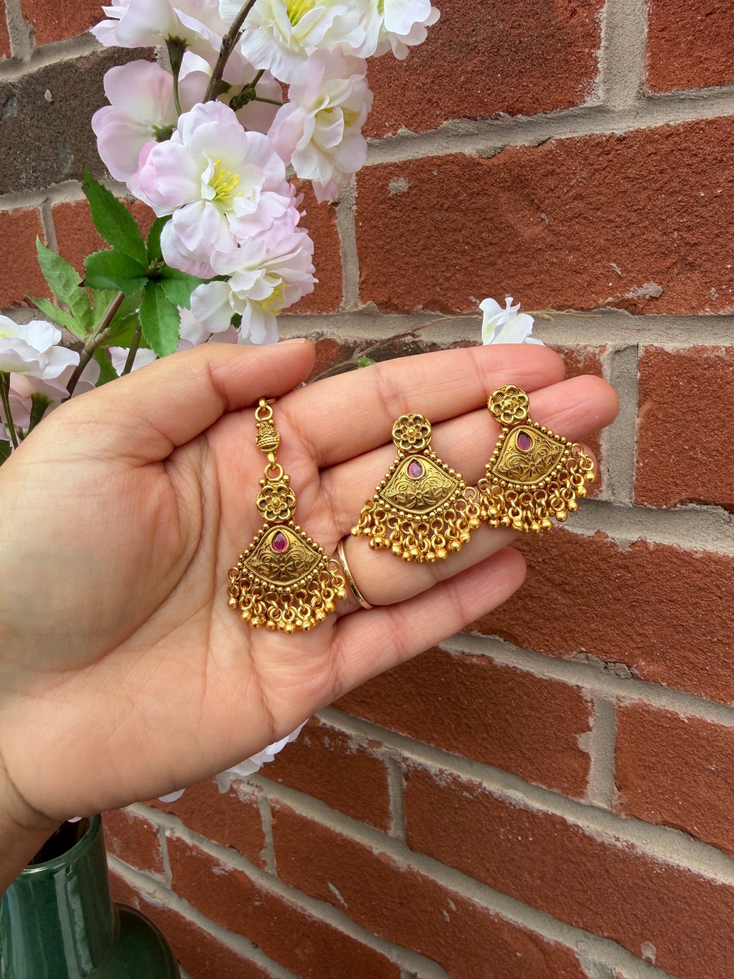 Dilnoor Necklace Set