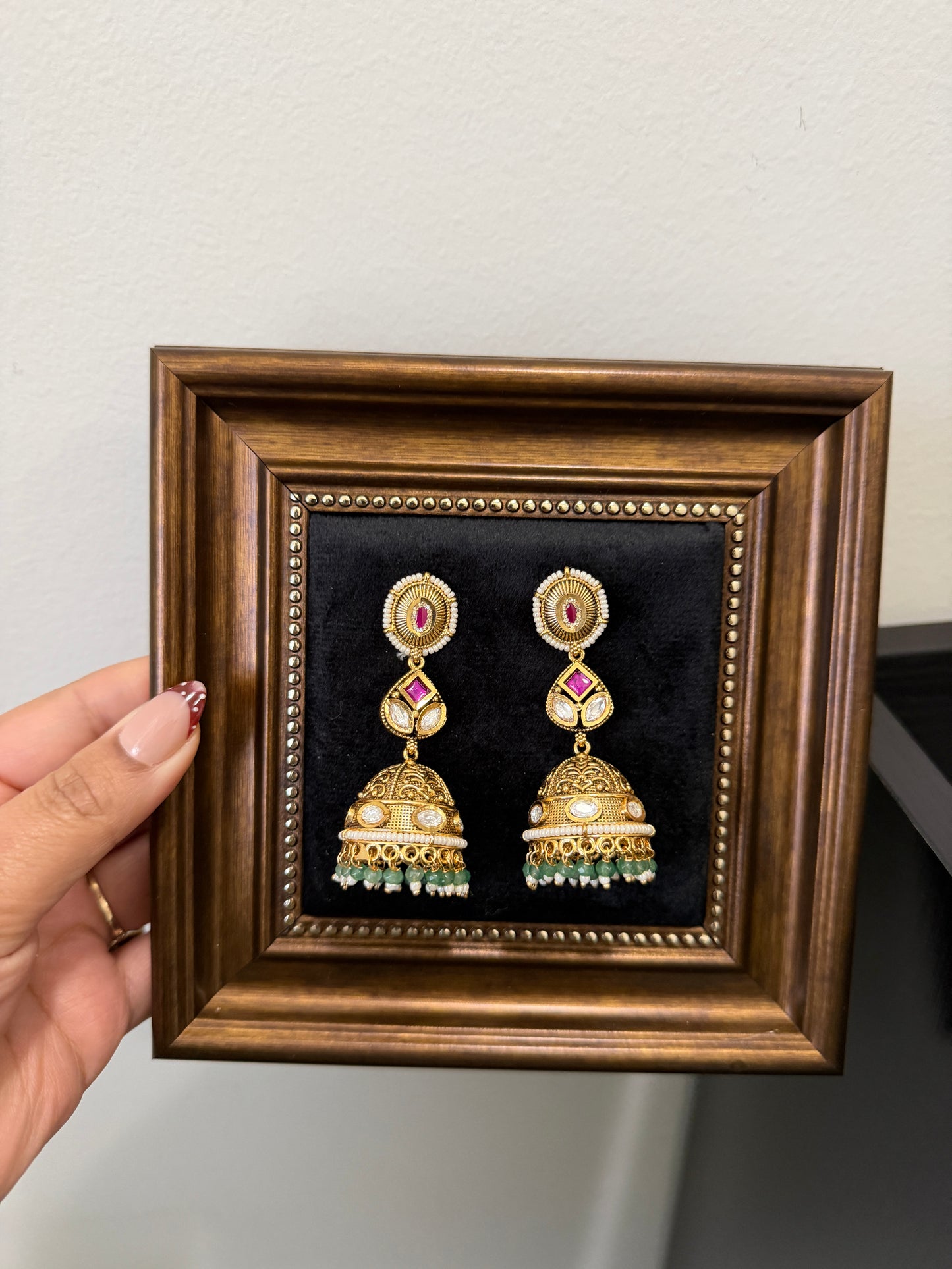 Eknoor Kundan Jhumki