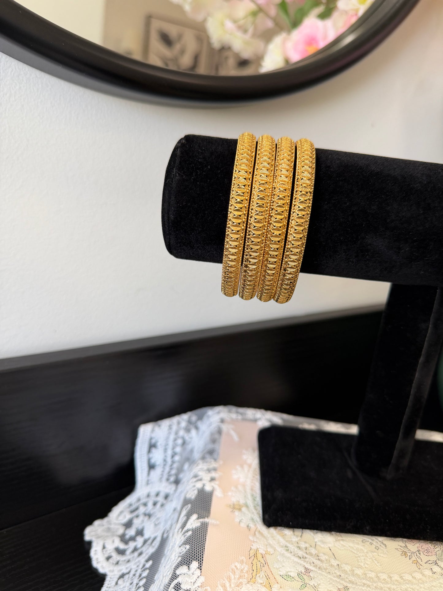 Tanu Gold Look Bangles