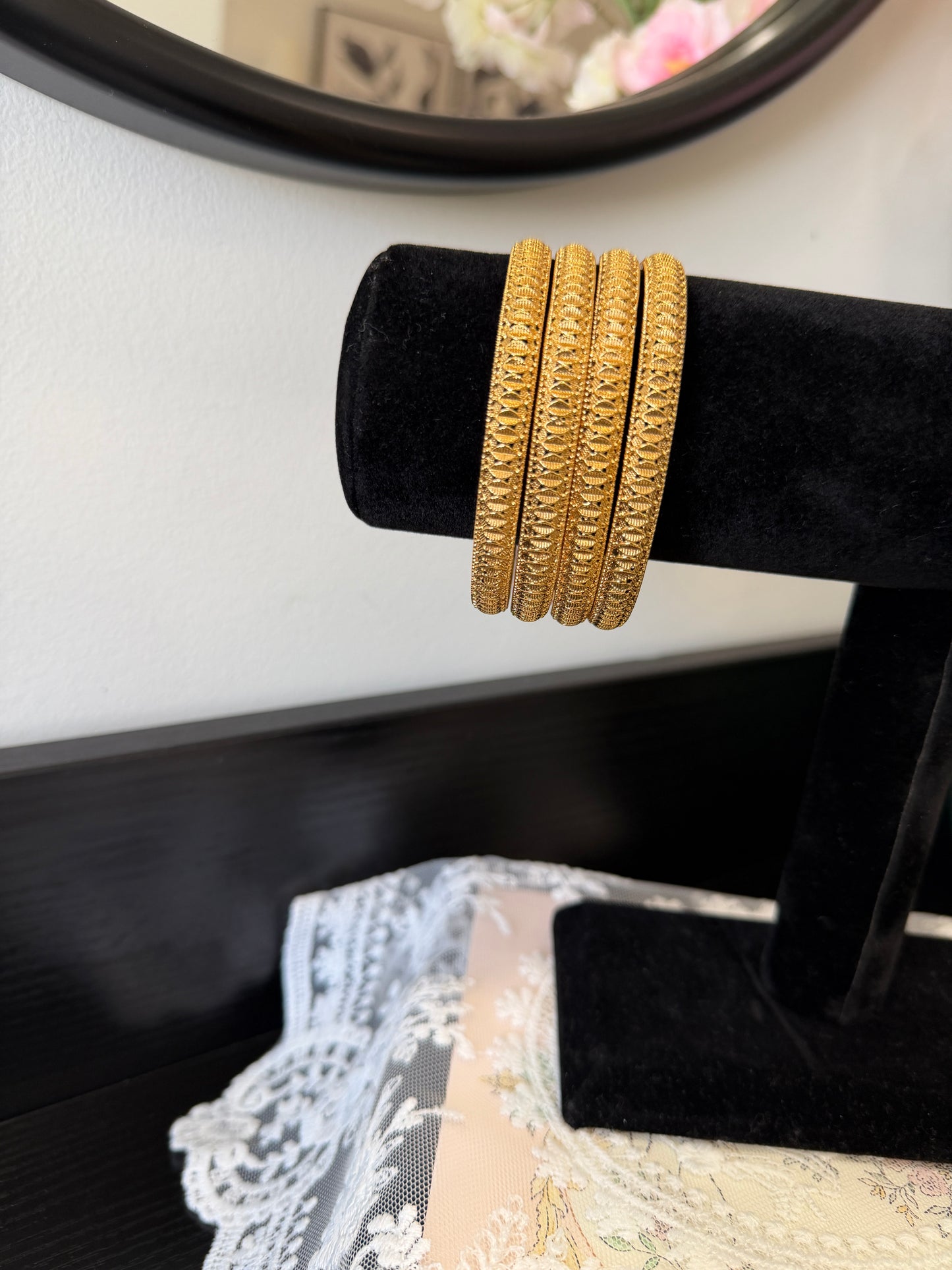 Tanu Gold Look Bangles